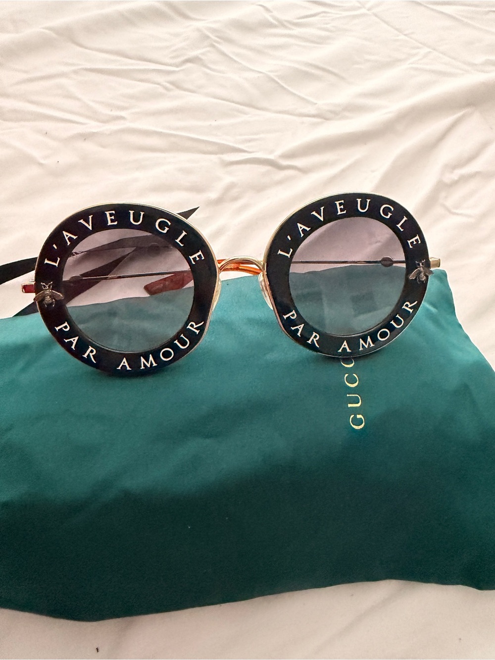 Gucci Black Round 'L'Aveugle Par Amour' Logo Sunglasses with Gold Bridge GG0113S - Picture 1 of 15
